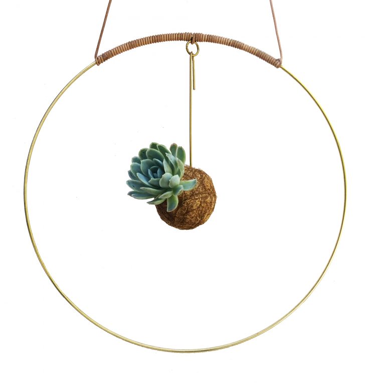 Planteplanet i brass circle hanging interior handmade design